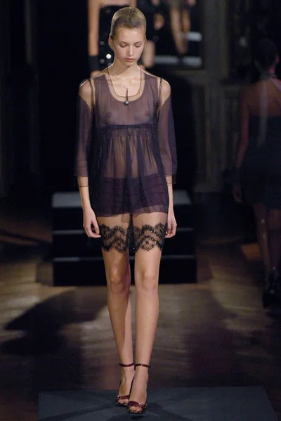 Look 16